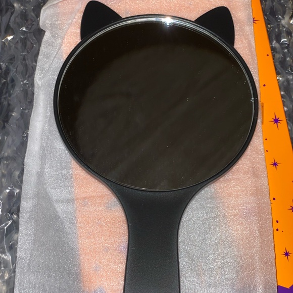 Colourpop Official Hocus Pocus Boss Witch Winnie Collection - Picture 8 of 16